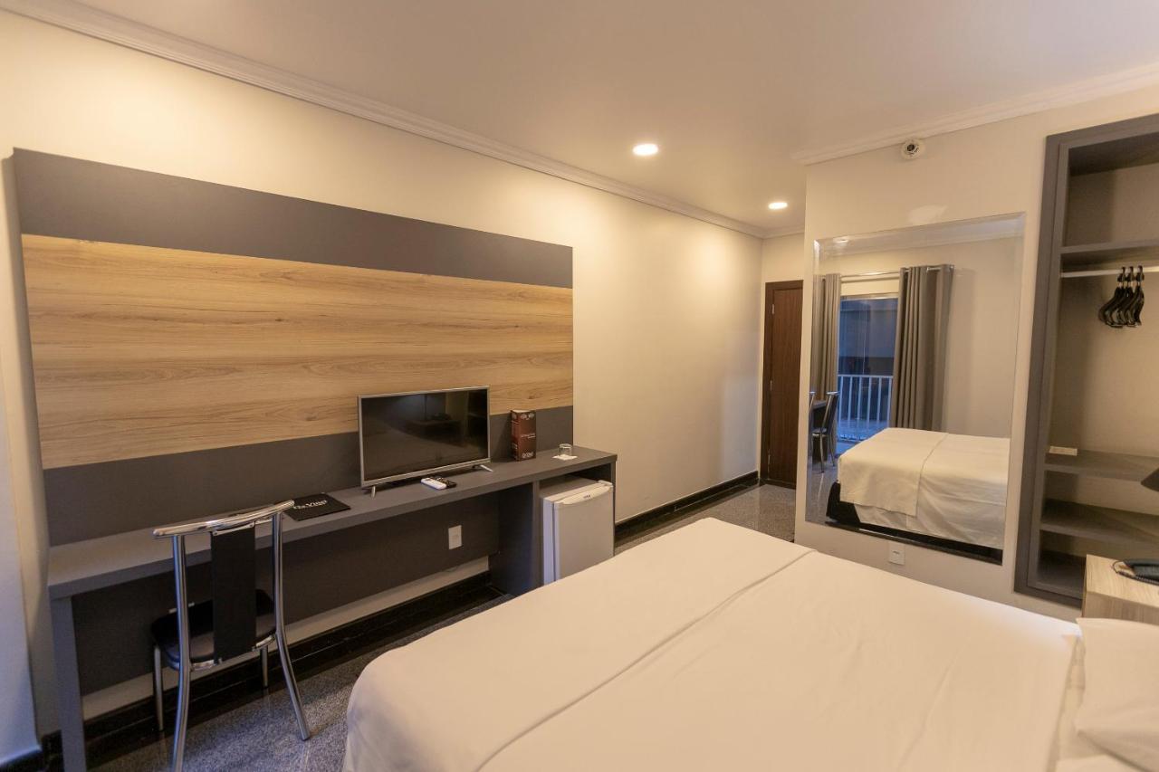 Da Vinci Hotel & Conventions มาเนาส์ ภายนอก รูปภาพ