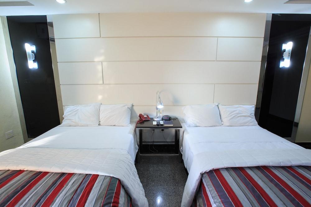 Da Vinci Hotel & Conventions มาเนาส์ ภายนอก รูปภาพ