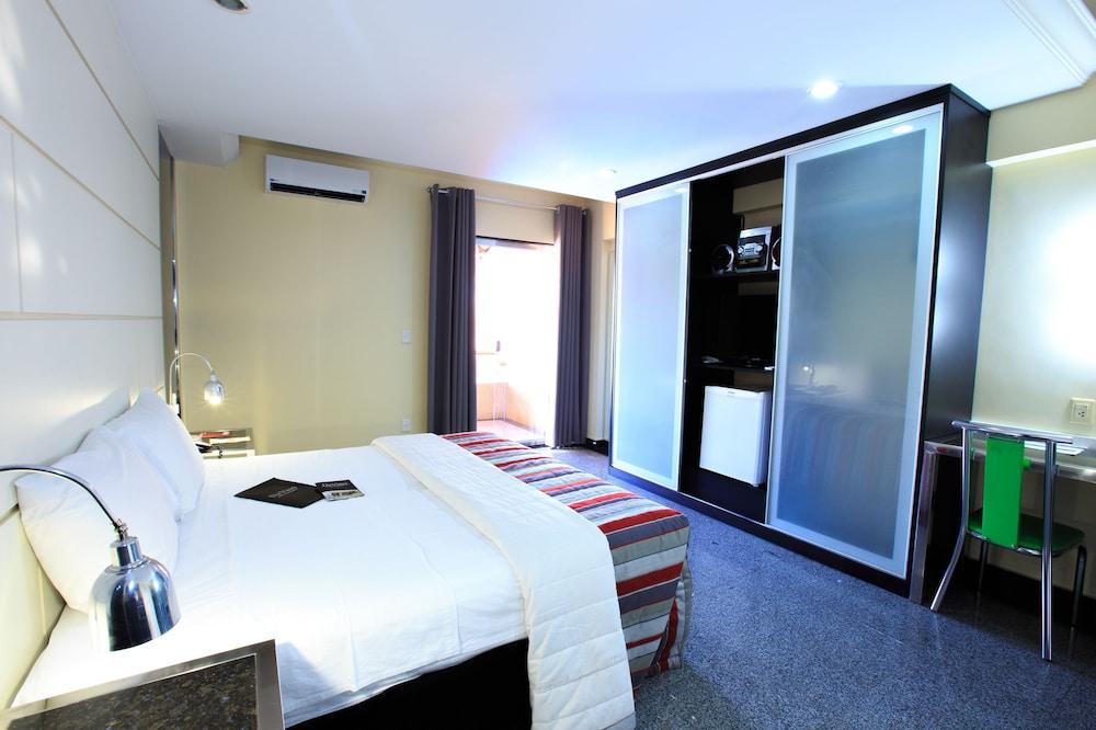 Da Vinci Hotel & Conventions มาเนาส์ ภายนอก รูปภาพ